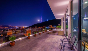 Entire House - Cityscape Retreat: The View